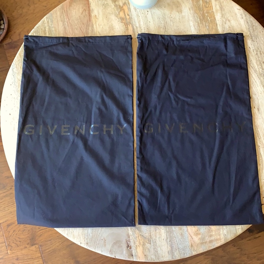 GIVENCHY pair of dustbag - Large
